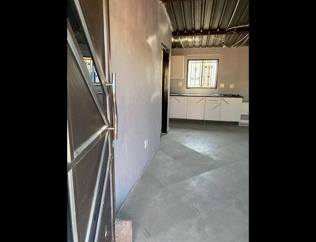 1 BEDROOM HOUSE FOR SALE IN BOTLENG EXT 4
